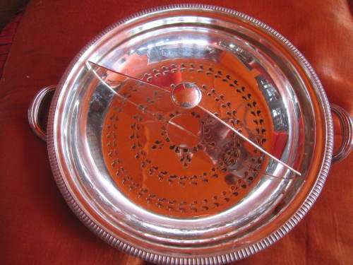 MAPPIN AND WEBB  ROUND SILVER PLATED ENTREE DISH WITH DIVISION