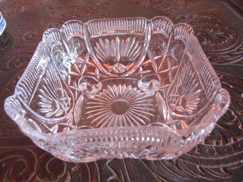 SQUARE CRYSTAL BOWL ON FEET