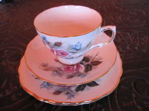 ROYAL VALE TRIO AND EXTRA CAKE PLATE