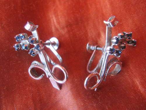 SILVER BROOCH AND MATCHING EARRINGS