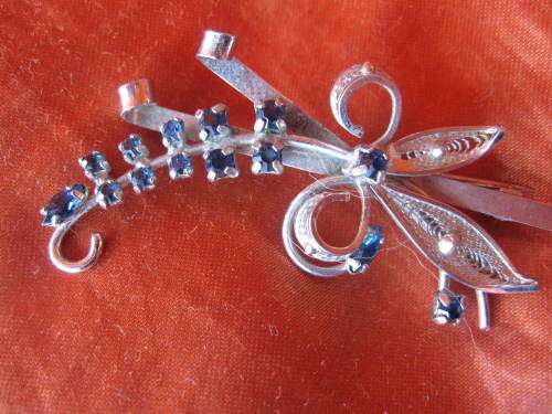 SILVER BROOCH AND MATCHING EARRINGS