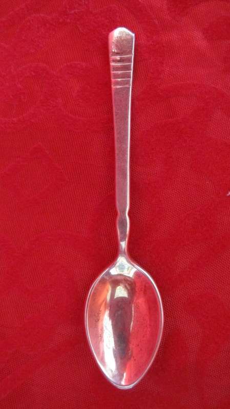 BOXED SET OF 8 SILVER DEMITASSE TEASPOONS