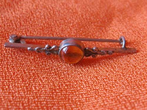 SMALL DAINTY SILVER AND AMBER BROOCH