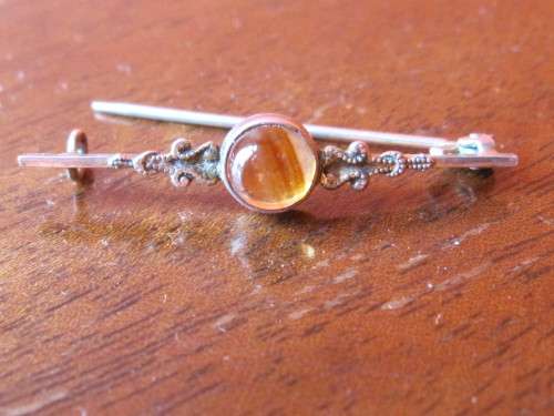 SMALL DAINTY SILVER AND AMBER BROOCH