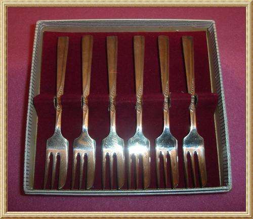 Vintage Set of 6 x Viners of Sheffield EPNS Cake Forks from Blisful