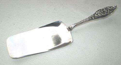 Vintage Nickel Silver Cake Lift from Blisful