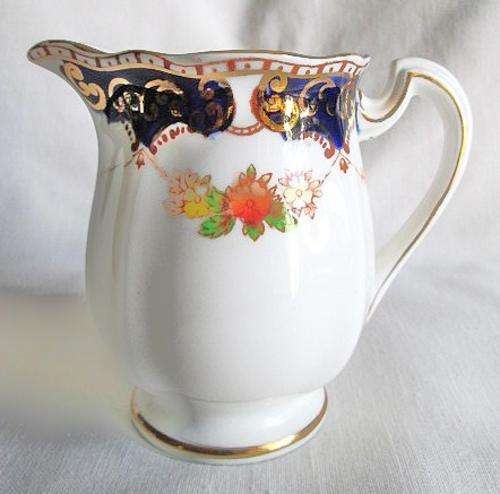 Vintage English Royal Standard "Old Fashioned" Pattern Milk Jug from Blisful