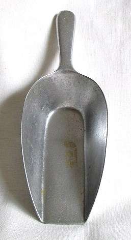 Vintage German Grocer Scoop from Blisful