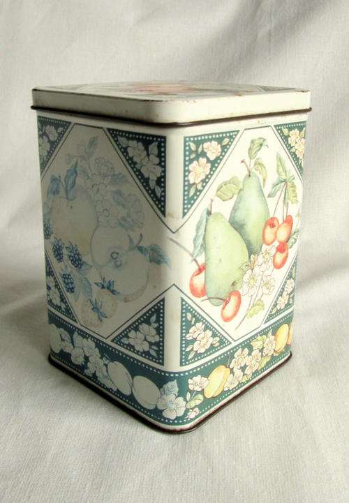 Vintage Fruits Tin from Blisful