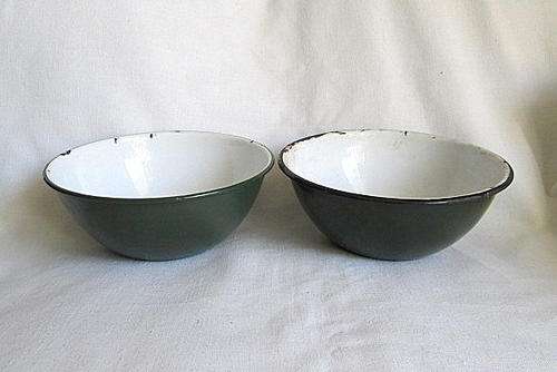Vintage Pair of Green Enamel Bowls from Blisful