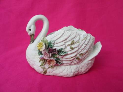 Vintage Brisque Swan Trinket Holder from Blisful