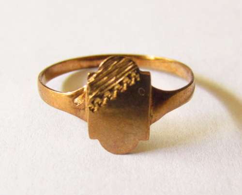 Vintage 9ct Gold Signature Ladies Ring from Blisful