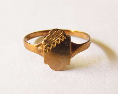 Vintage 9ct Gold Signature Ladies Ring from Blisful