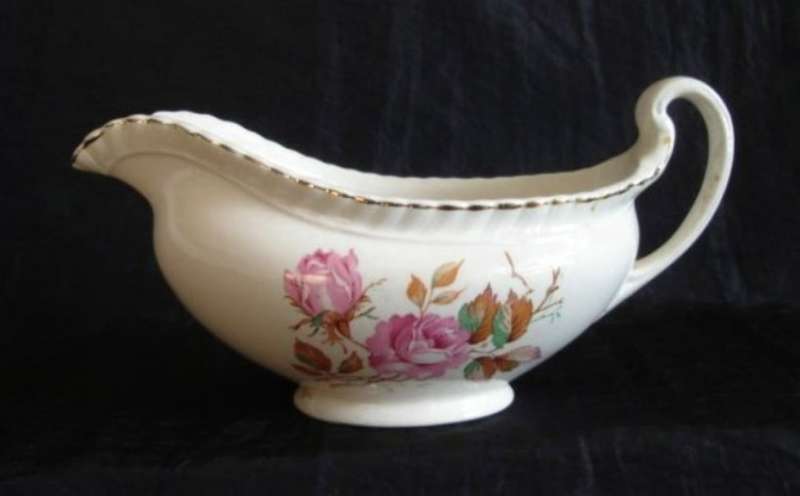 JOHNSON BROS * OLD ENGLISH * ROSE GRAVY BOAT from BLISFUL