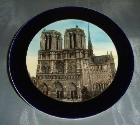 FRENCH " NOTRE DAME " WALL PLATE from BLISFUL