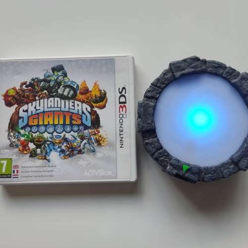 Skylanders Giants game, portal and figurines 3ds