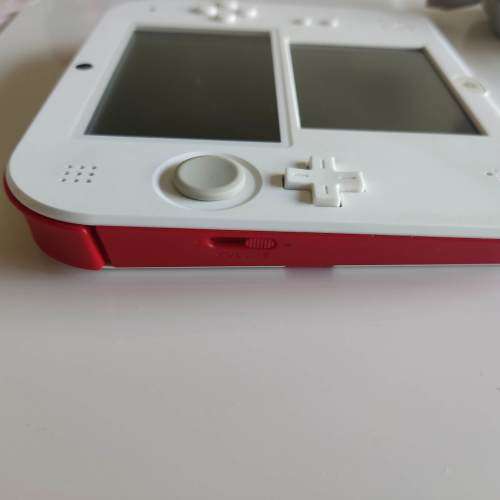 Nintendo 2ds console with charger