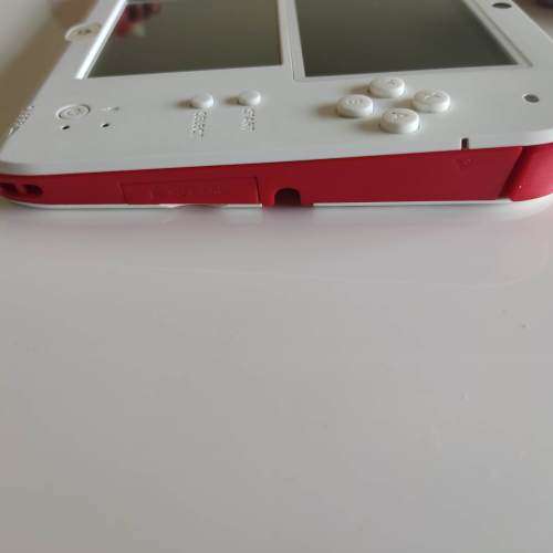 Nintendo 2ds console with charger