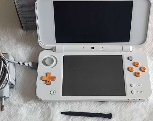 `New` Nintendo 2ds Xl console with original packaging, charger and stylus +free courier