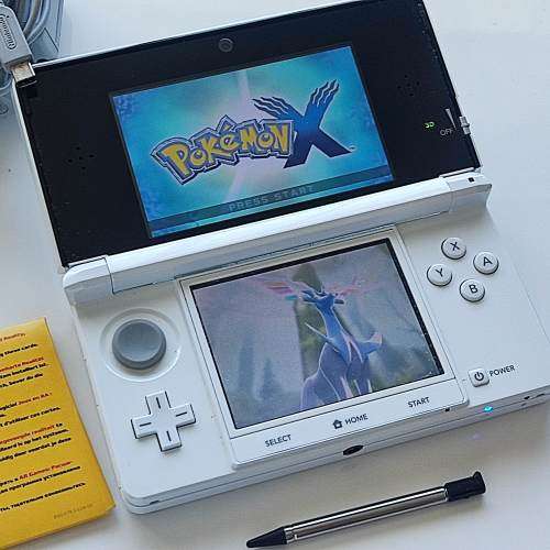 Nintendo 3ds console with original stylus and charger + original packaging and manuals