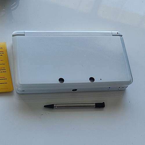 Nintendo 3ds console with original stylus and charger + original packaging and manuals