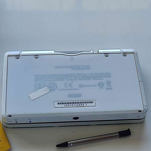 Nintendo 3ds console with original stylus and charger + original packaging and manuals