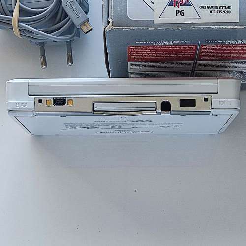 Nintendo 3ds console with original stylus and charger + original packaging and manuals