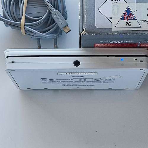 Nintendo 3ds console with original stylus and charger + original packaging and manuals