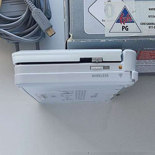 Nintendo 3ds console with original stylus and charger + original packaging and manuals