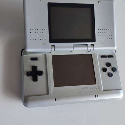 Nintendo DS with Metroid Prime hunters demo