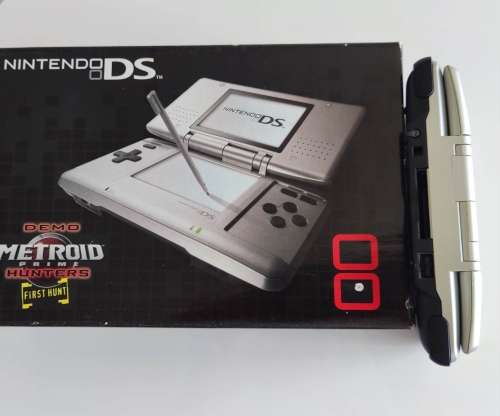 Nintendo DS with Metroid Prime hunters demo