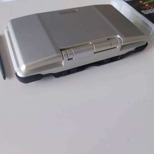 Nintendo DS with Metroid Prime hunters demo