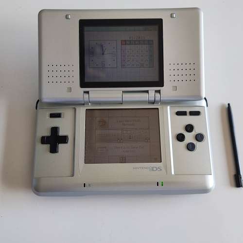 Nintendo DS with Metroid Prime hunters demo