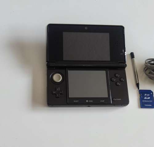 Nintendo 3ds console with original charger and stylus +memory card european region