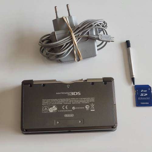 Nintendo 3ds console with original charger and stylus +memory card european region