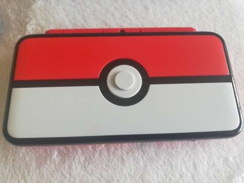 (New) Nintendo 2ds xl Pokéball limited edition console