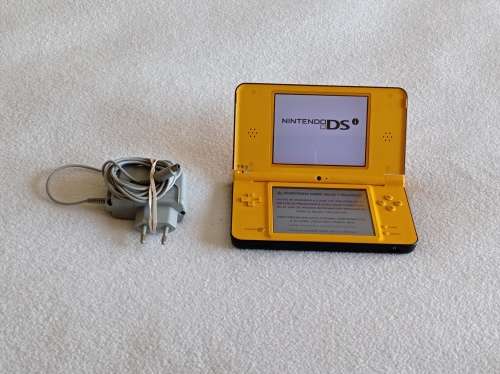Nintendo Dsi Xl  (yellow) console