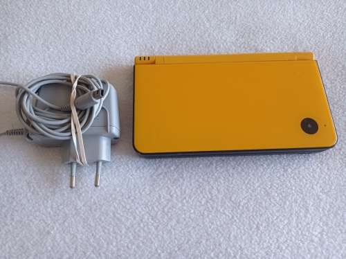 Nintendo Dsi Xl  (yellow) console