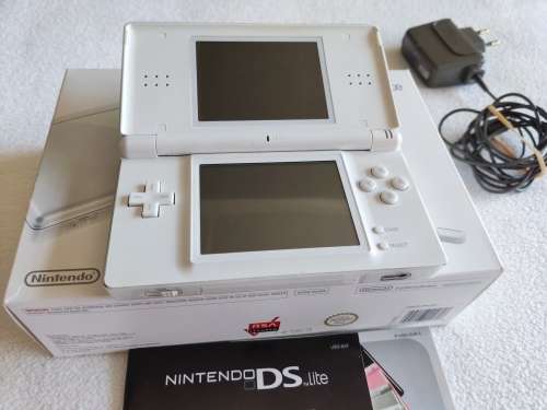 Nintendo Ds lite and box, includes charger
