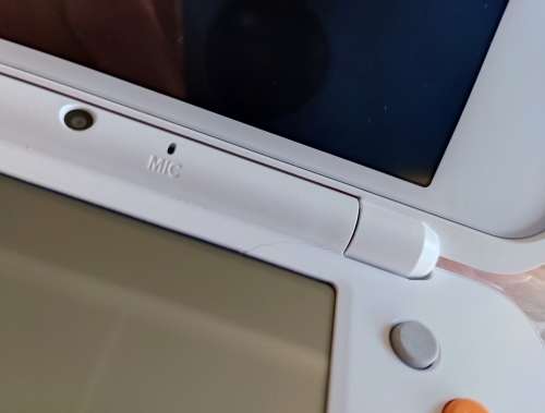 'New' Nintendo 2ds xl with memory card and original charger