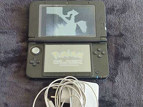 Nintendo 3ds XL with memory card and charger