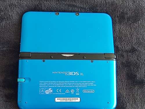 Nintendo 3ds XL with memory card and charger