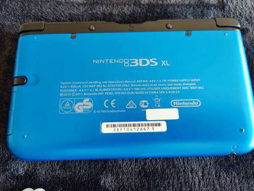 Nintendo 3ds XL comes wuth stylus memory card original charger and packaging