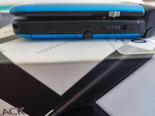 Nintendo 3ds XL comes wuth stylus memory card original charger and packaging