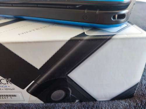 Nintendo 3ds XL comes wuth stylus memory card original charger and packaging