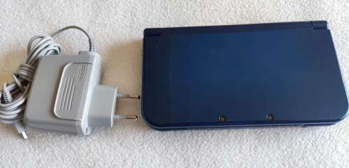 "New" Nintendo 3ds XL and charger