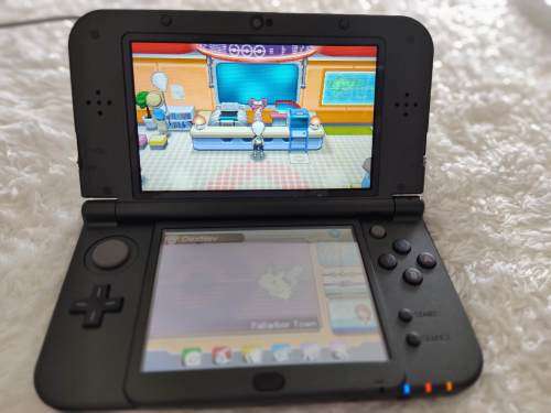 "New" Nintendo 3ds XL with original packaging, charger and stylus