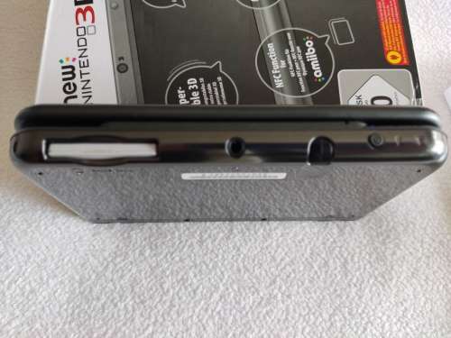 "New" Nintendo 3ds XL with original packaging, charger and stylus