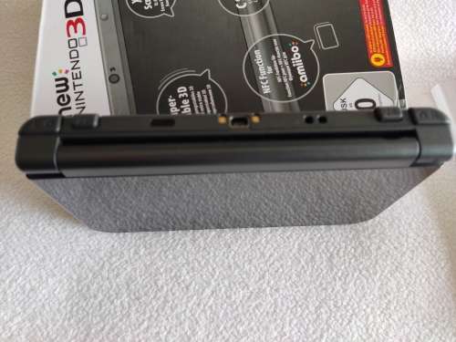 "New" Nintendo 3ds XL with original packaging, charger and stylus