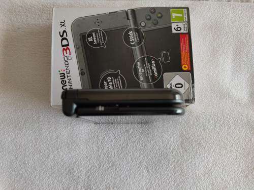 "New" Nintendo 3ds XL with original packaging, charger and stylus